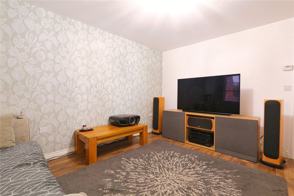 Property photo 2 of 11 Lounge