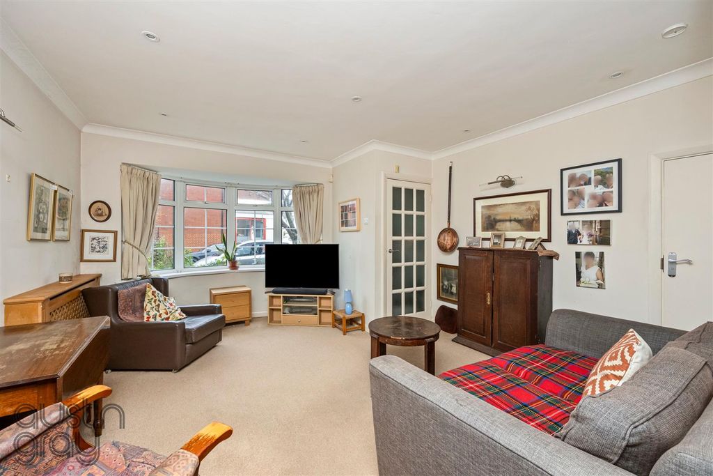 Property photo 3 of 20 Westbourne Place, 19-010.Jpg