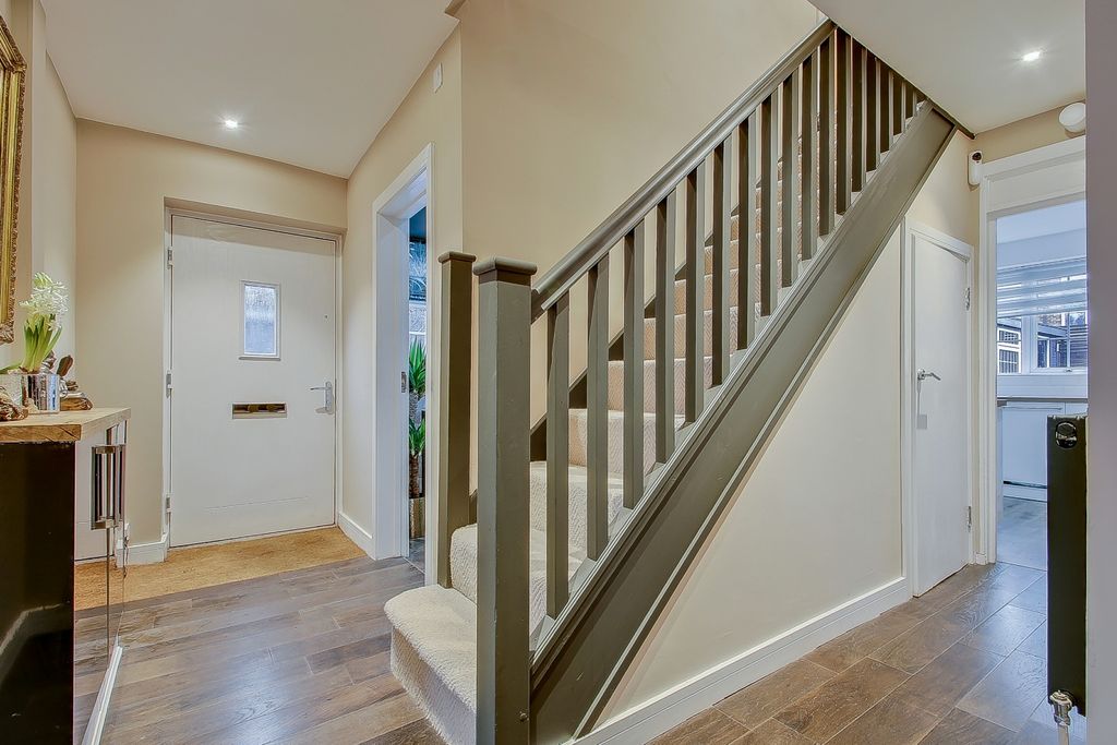 Property photo 2 of 24 4552863