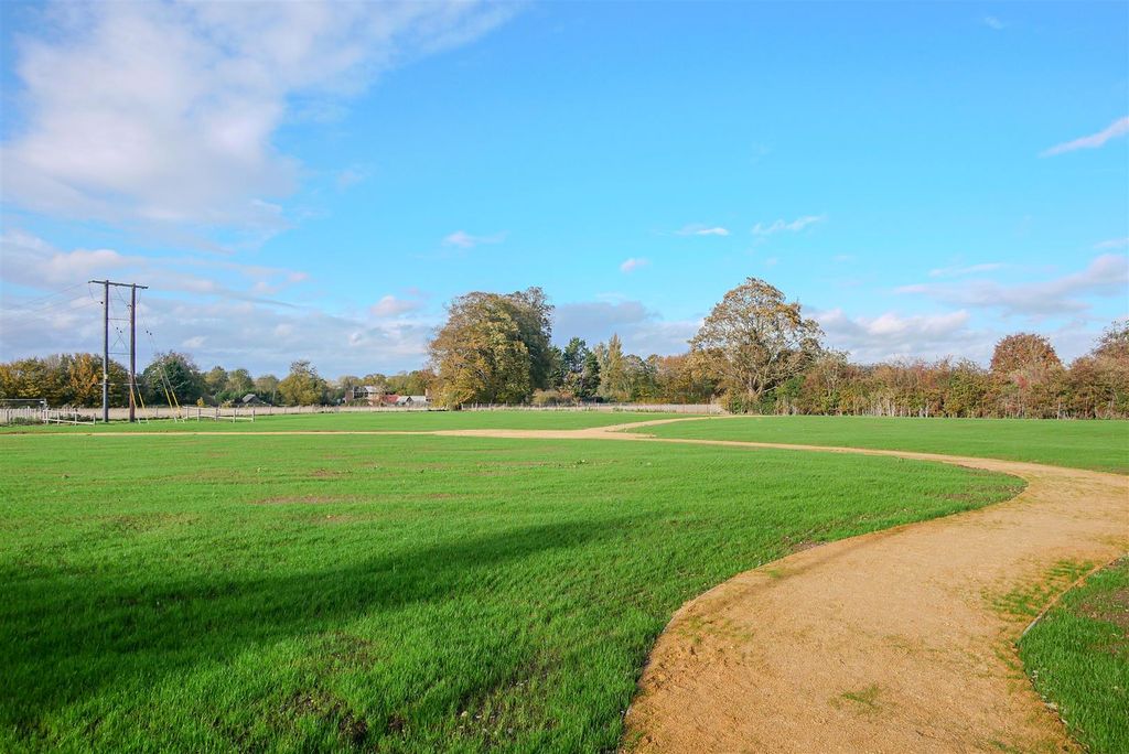 Property photo 3 of 18 Views Opposite