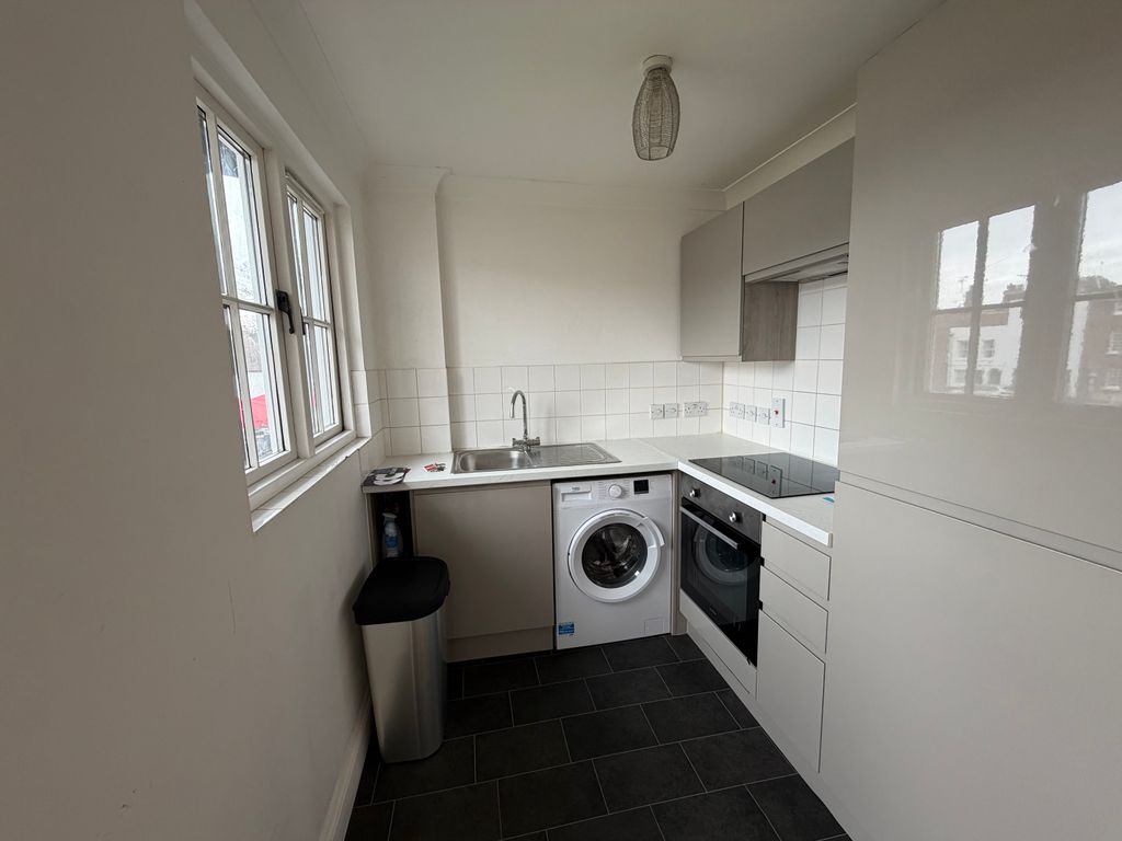 Property photo 3 of 6 Kitchen