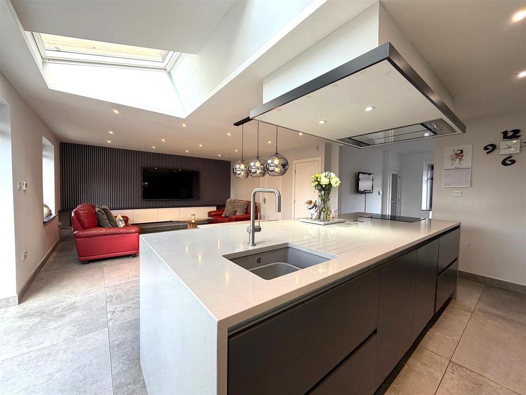 Property photo 3 of 37 d2.Jpeg