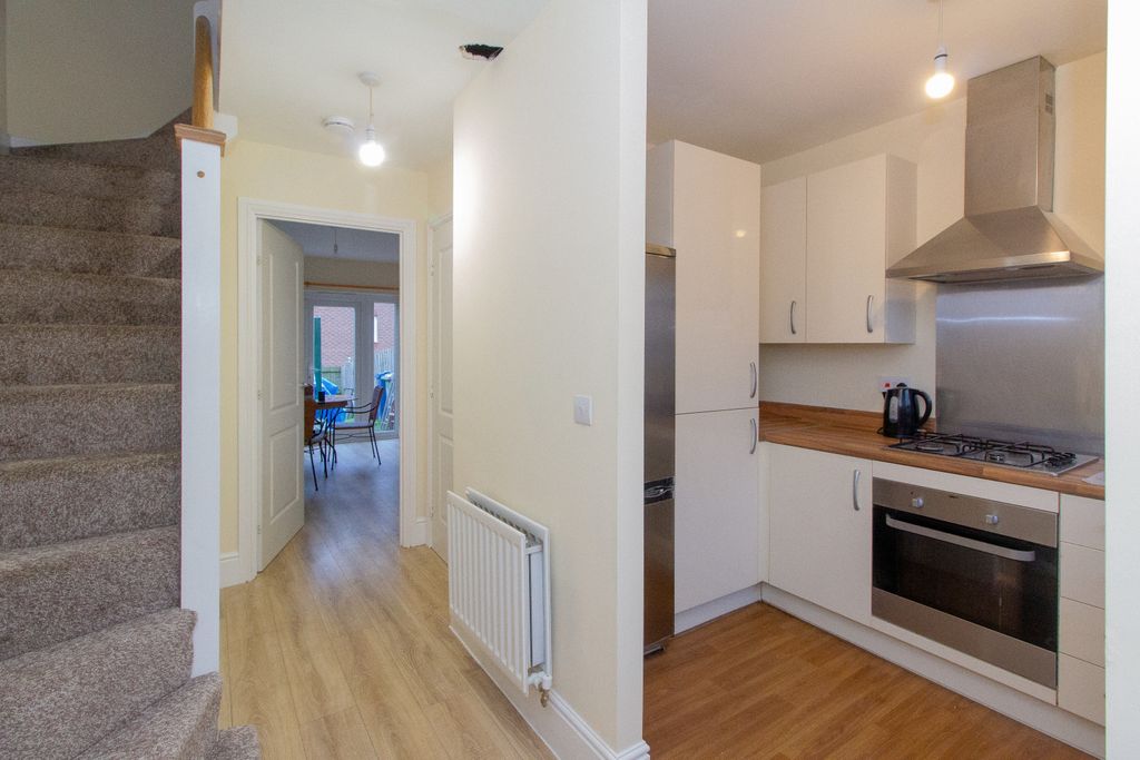 Property photo 2 of 21 Picture No. 11