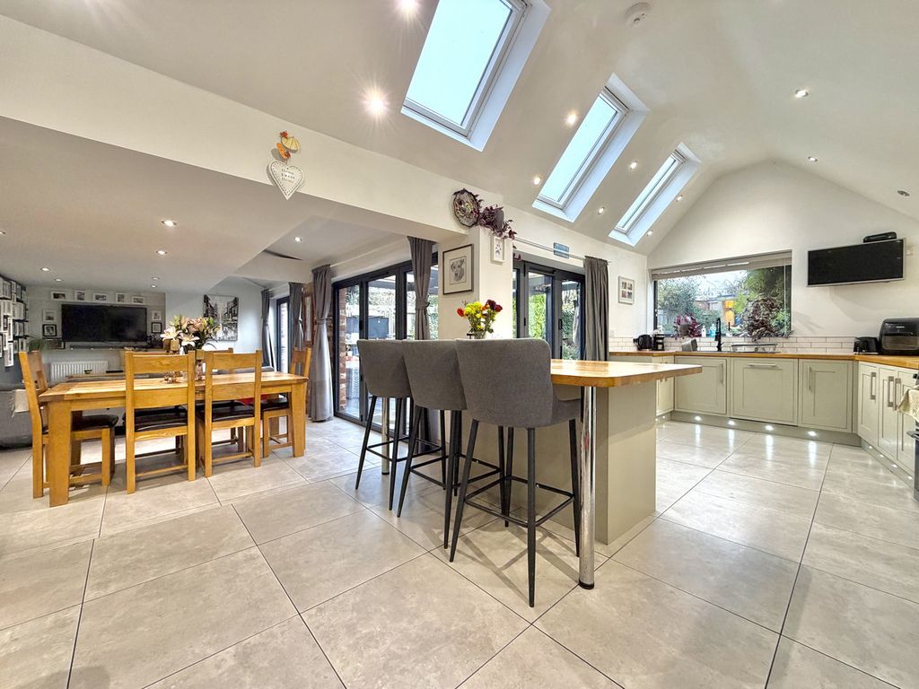 Property photo 2 of 26