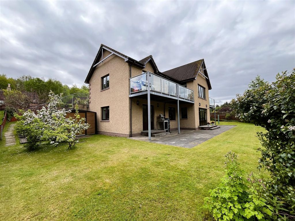 Property photo 3 of 32