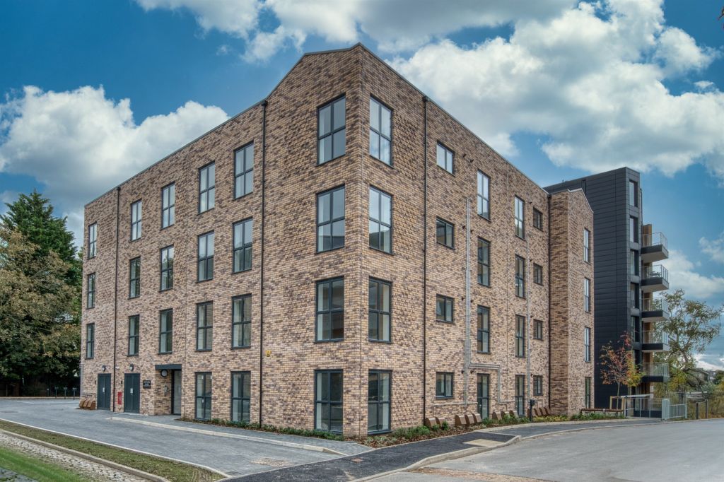 Property photo 1 of 17