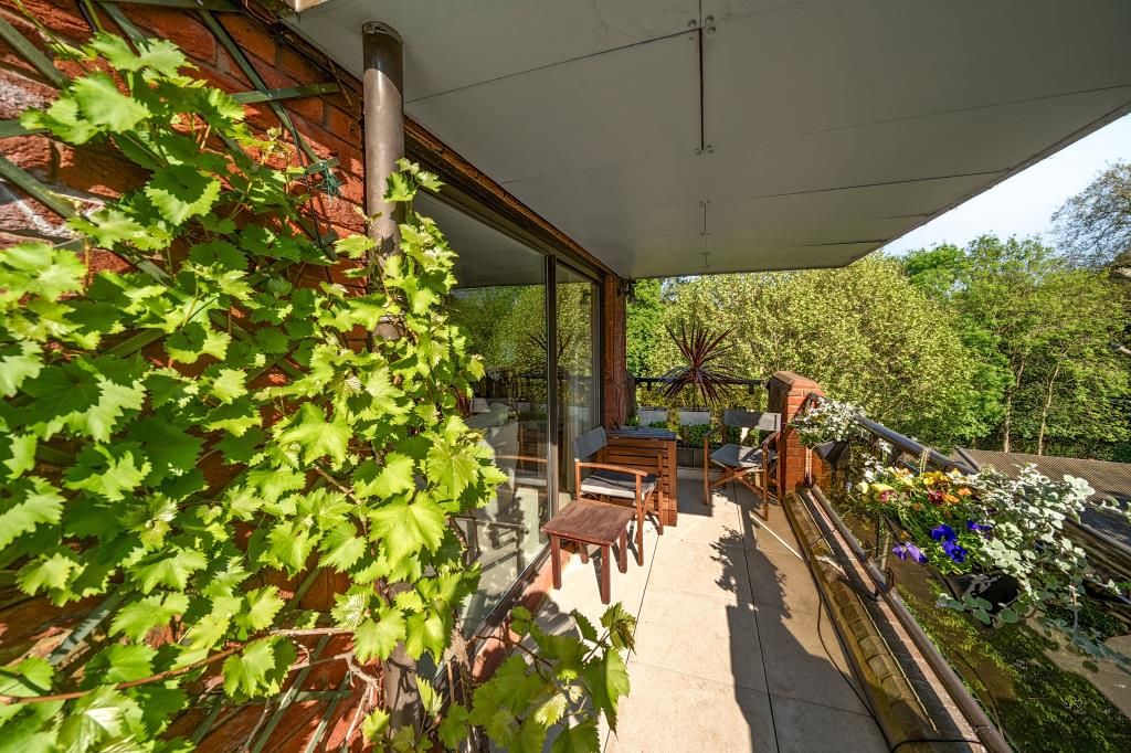 Property photo 3 of 19 Garden View