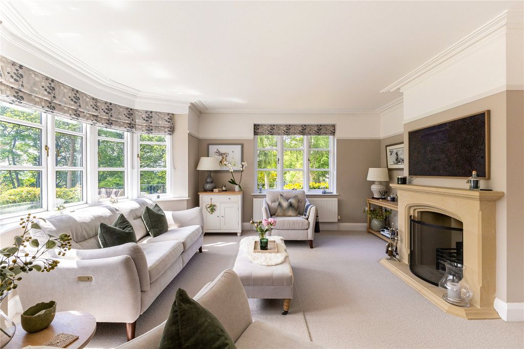 Property photo 2 of 36 Drawing Room