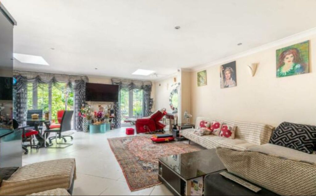 Property photo 2 of 13