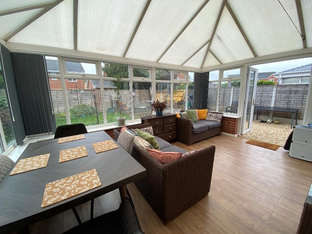 Property photo 2 of 18 Conservatory