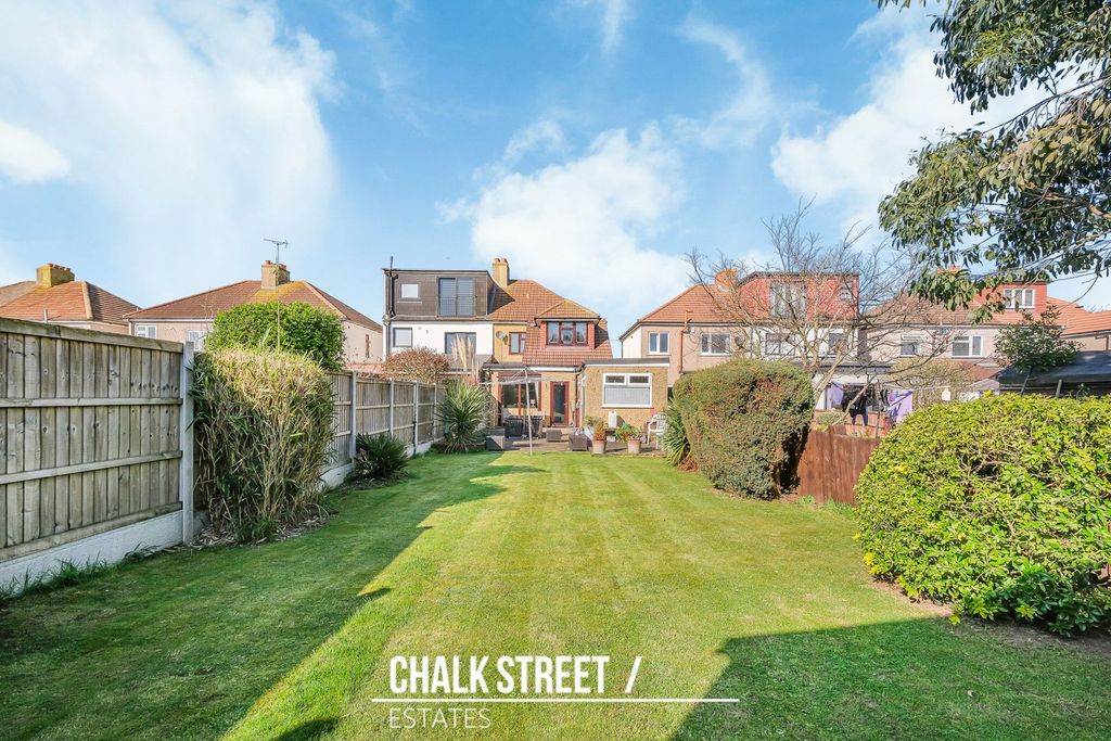 Property photo 2 of 31