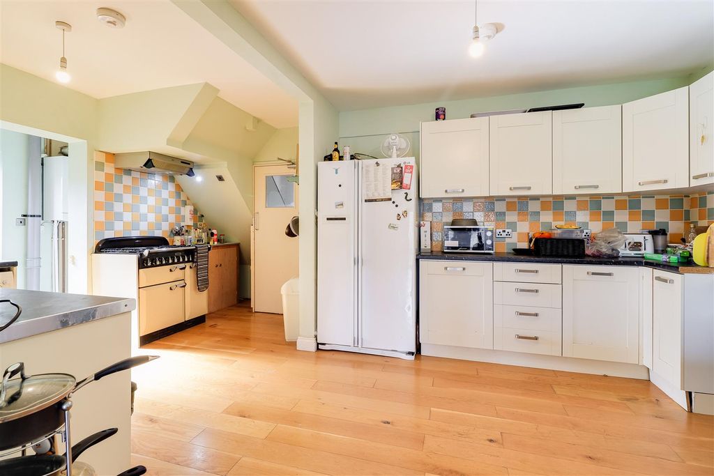 Property photo 3 of 25 Img (18).Jpg