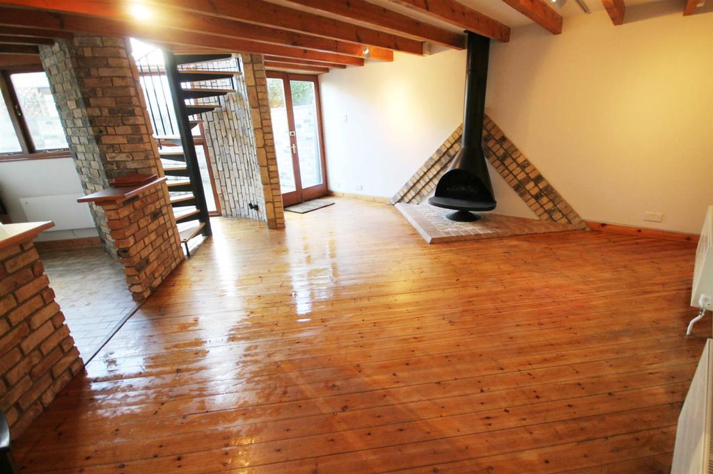 Property photo 3 of 11 Livingarea.Jpg