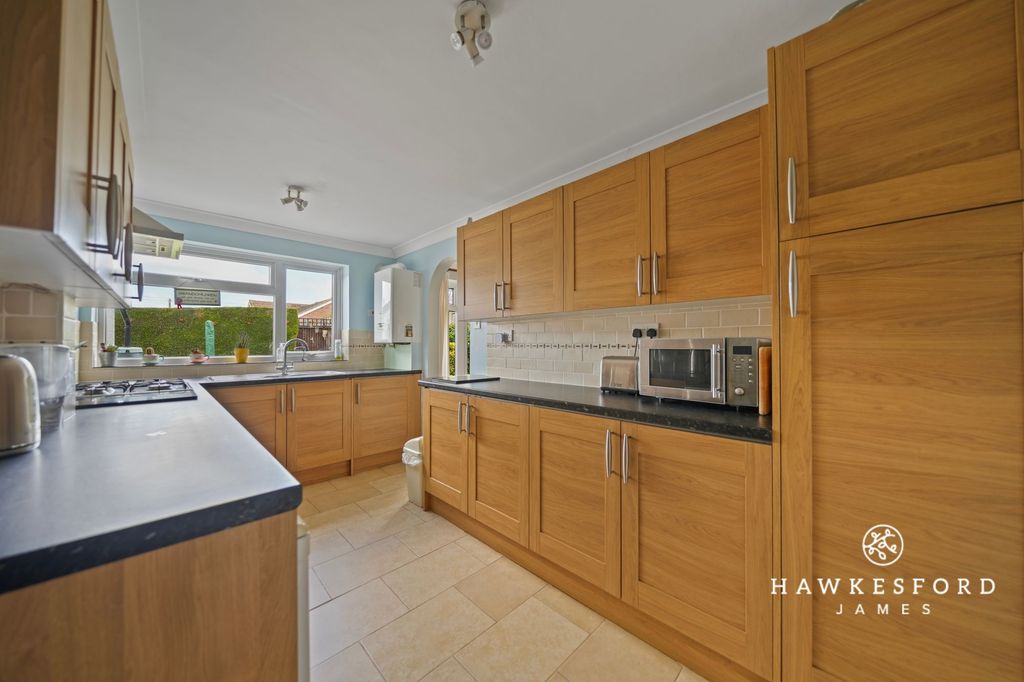Property photo 3 of 22 Rivers Road, Teynham - Kitchen
