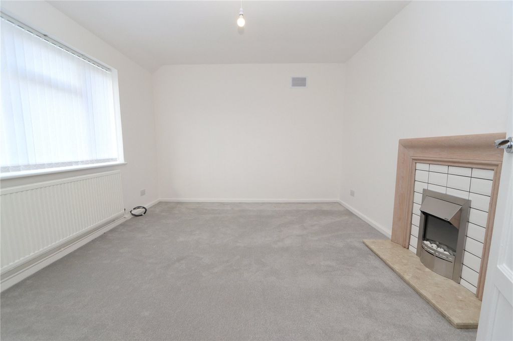 Property photo 3 of 9 Lounge