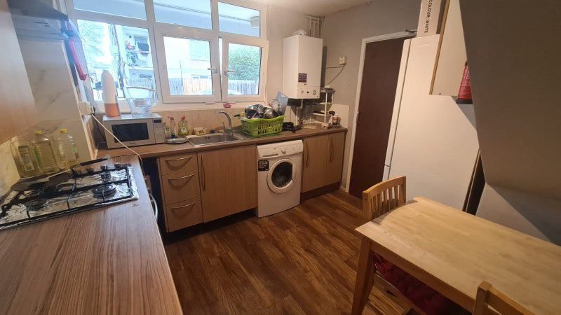 Property photo 3 of 10 Shared Kitchen