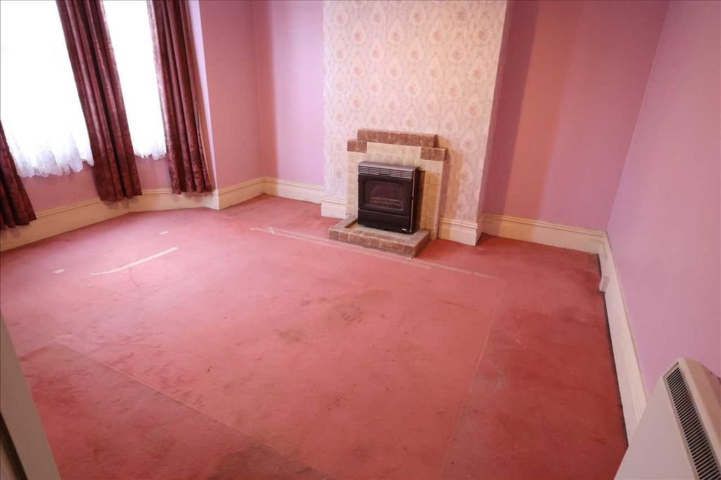 Property photo 2 of 12 Lounge