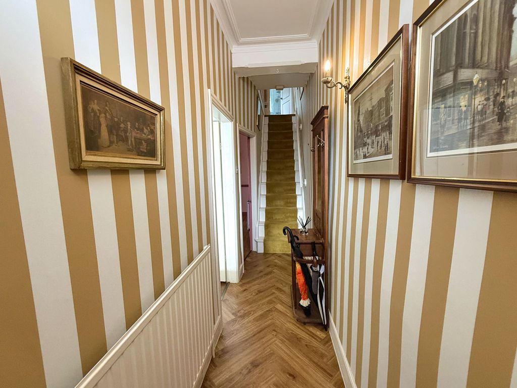 Property photo 2 of 28