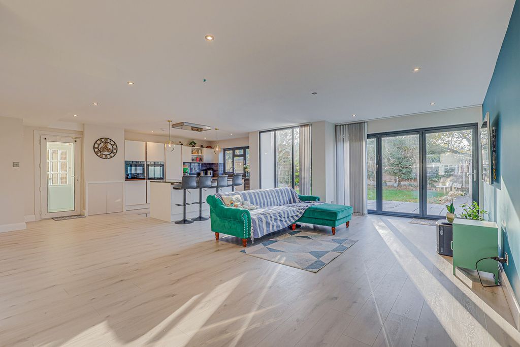 Property photo 2 of 41