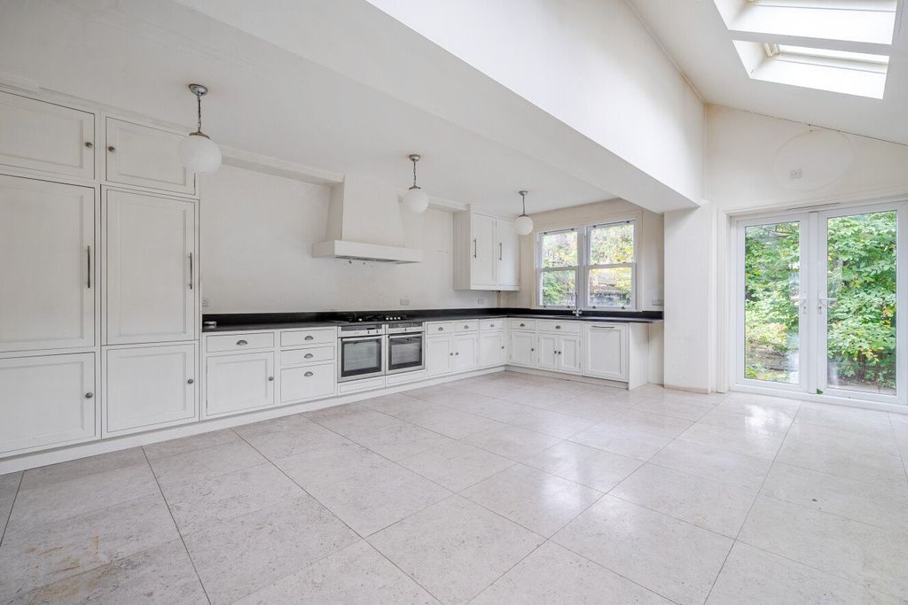 Property photo 2 of 25 Picture No. 28