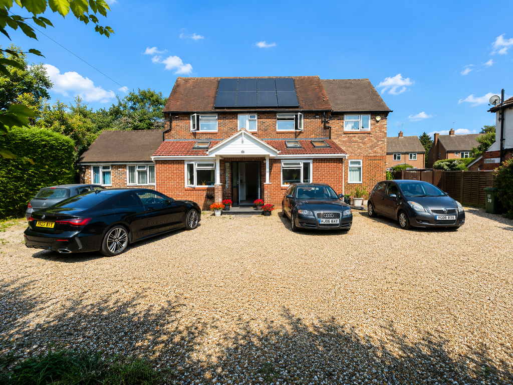 Property photo 1 of 17 Detached 5 Bedroom House