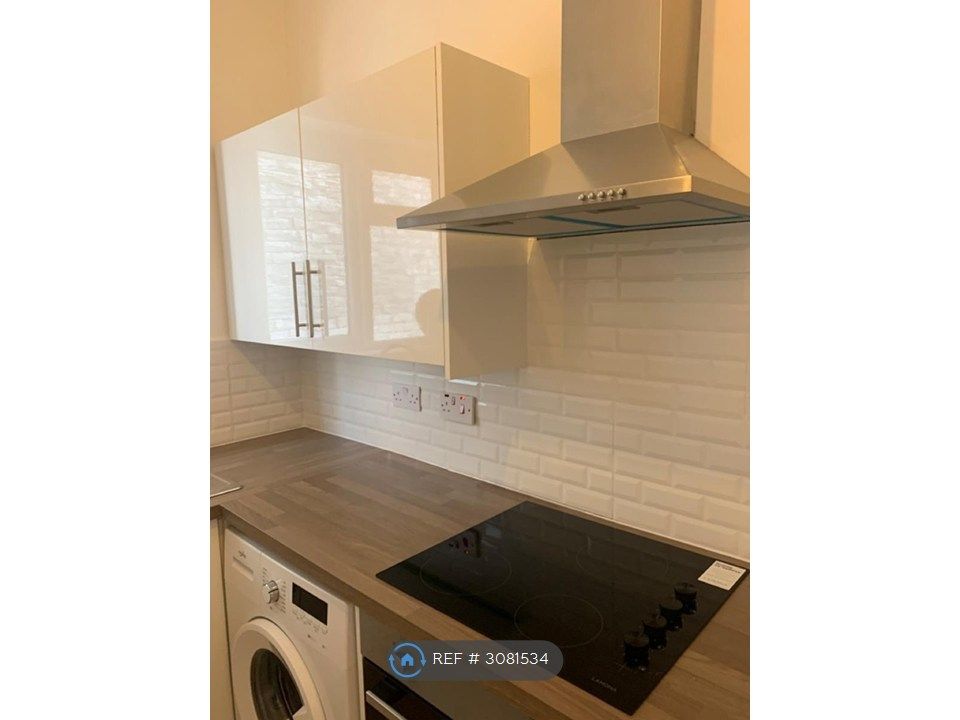 Property photo 3 of 10 Kitchen