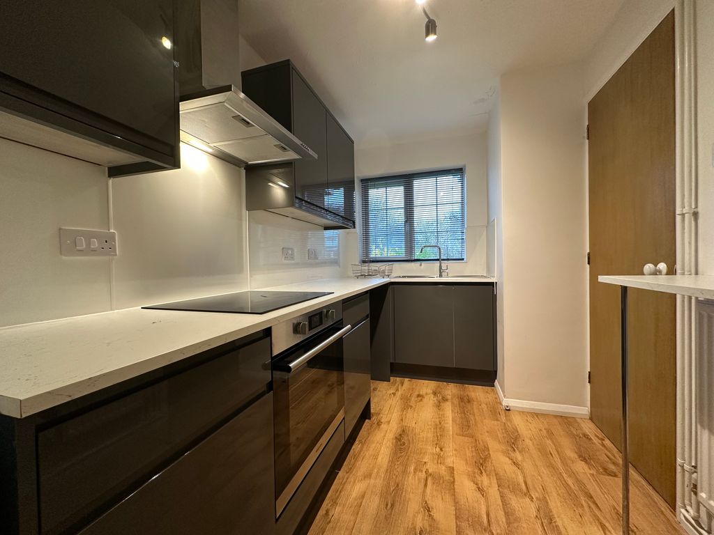 Property photo 3 of 11 Kitchen