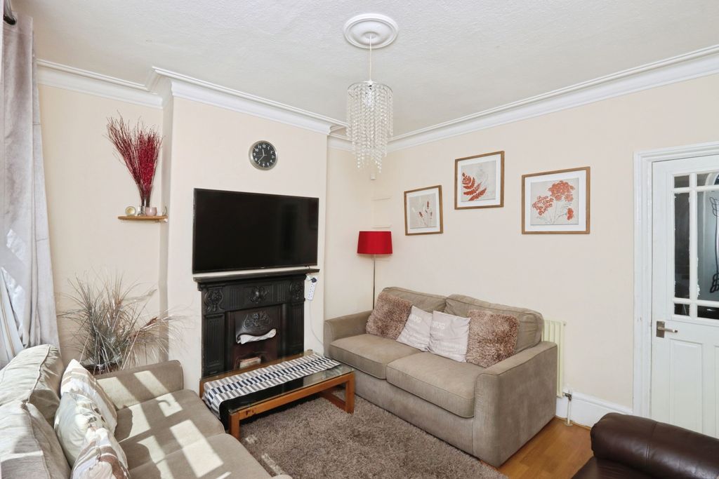 Property photo 2 of 15 Lounge