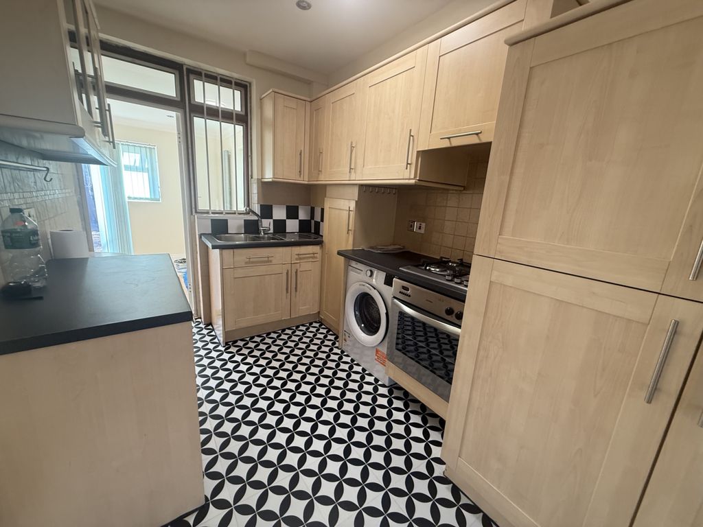 Property photo 1 of 9 Newly Refurbished Three Bedroom House