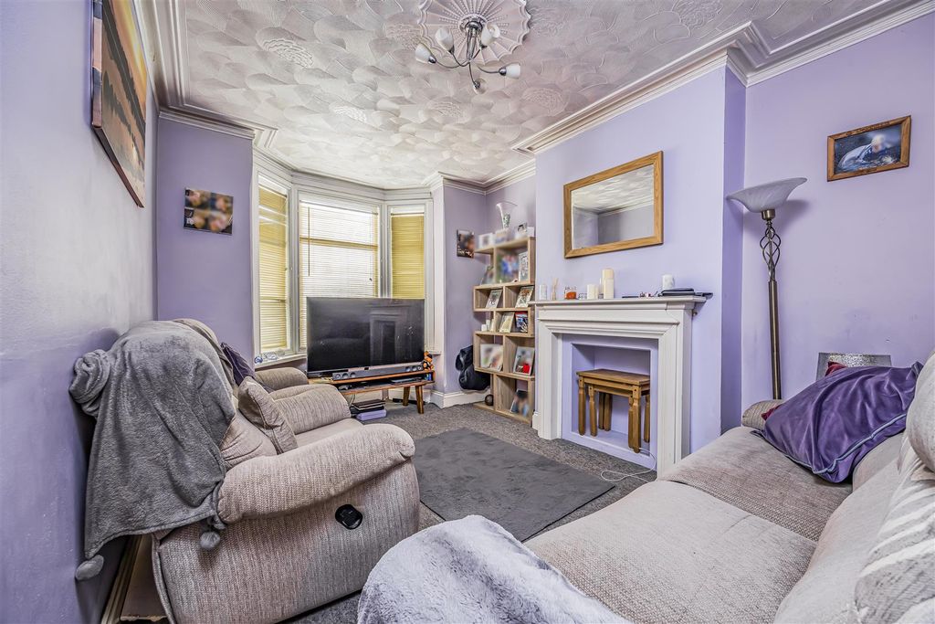 Property photo 3 of 15 35 Copythorn Road, Portsmouth-Porticomarketing-Sol