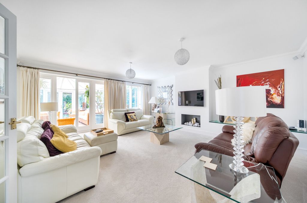 Property photo 3 of 17 1481383-15-6A3551...