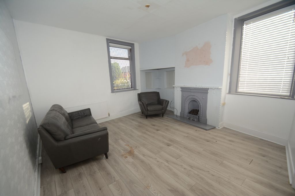 Property photo 2 of 13 Lounge