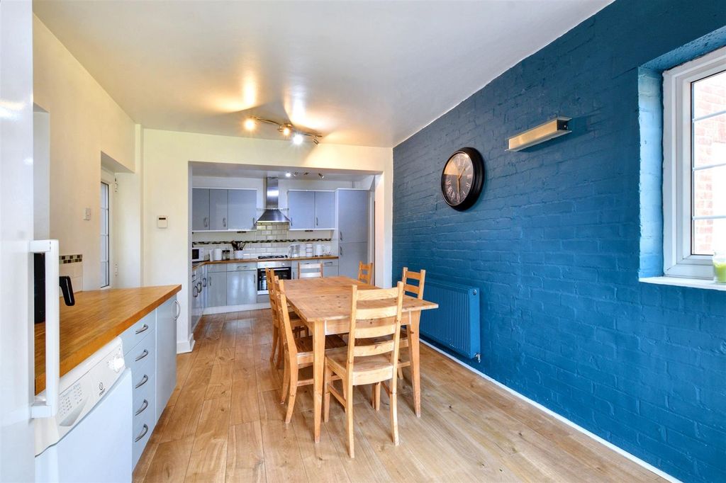 Property photo 3 of 27 Kitchen Diner