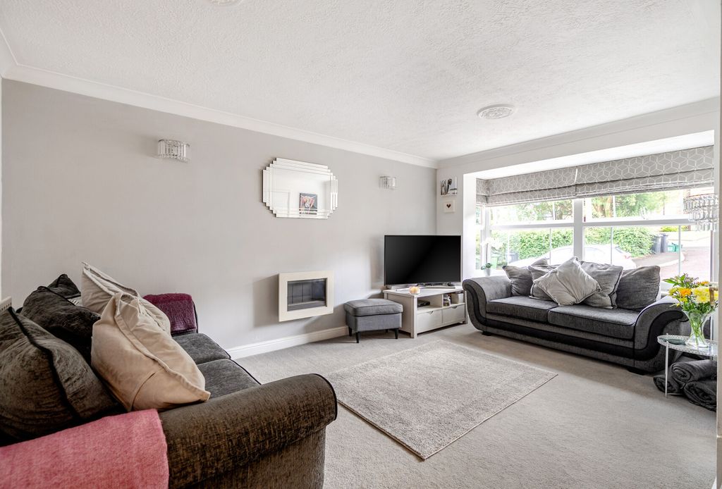 Property photo 2 of 23 1329579-8-6888E2F...