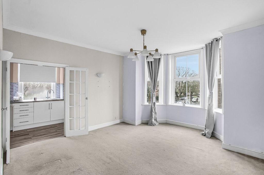 Property photo 2 of 9 Photo 3