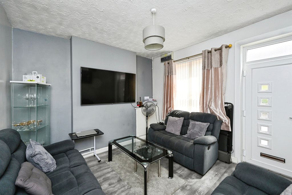 Property photo 2 of 18