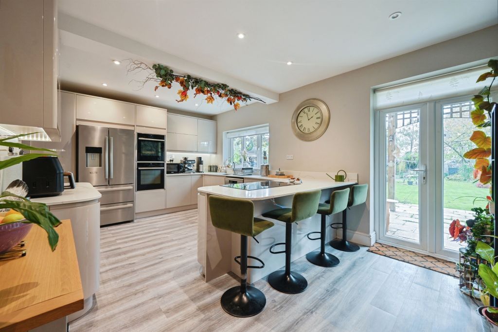 Property photo 3 of 20 Kitchen