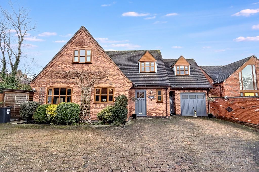 Property photo 1 of 32 4818900