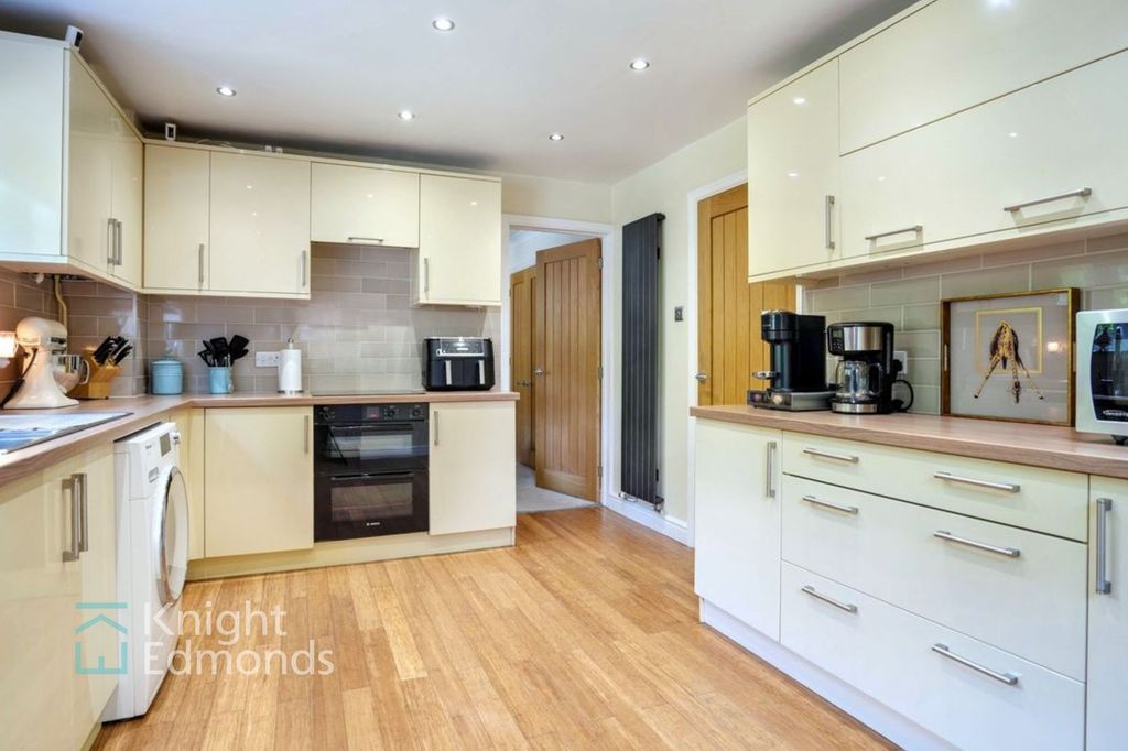 Property photo 2 of 18 Kitchen