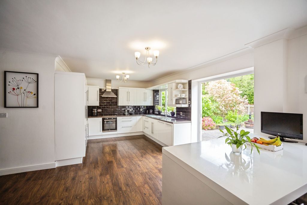 Property photo 2 of 20 Kitchen