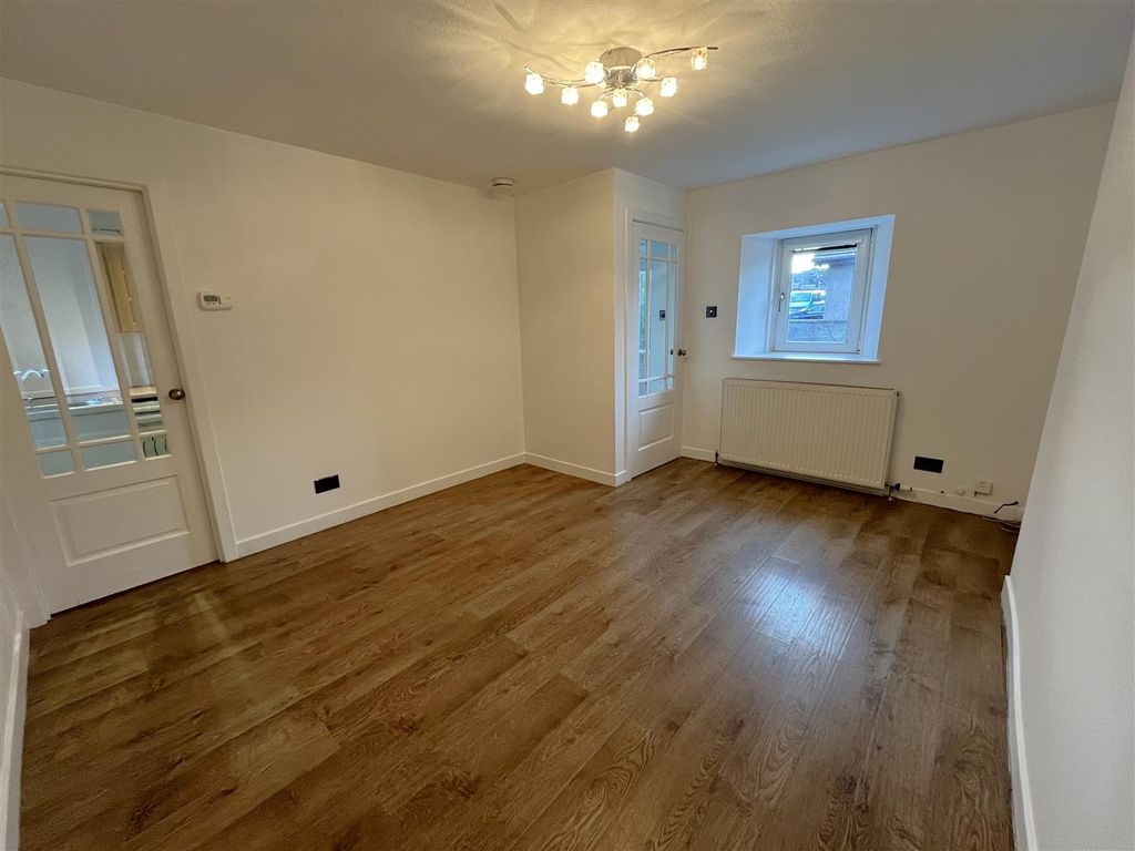 Property photo 3 of 16 Lounge