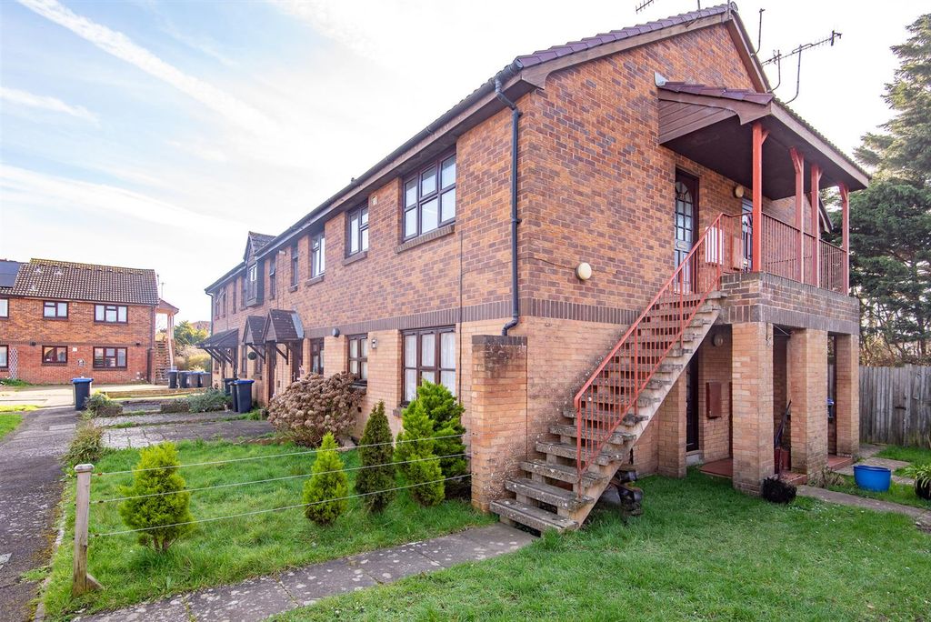 Property photo 1 of 13 For Sale By Aspire Residential | Pilgrims Walk