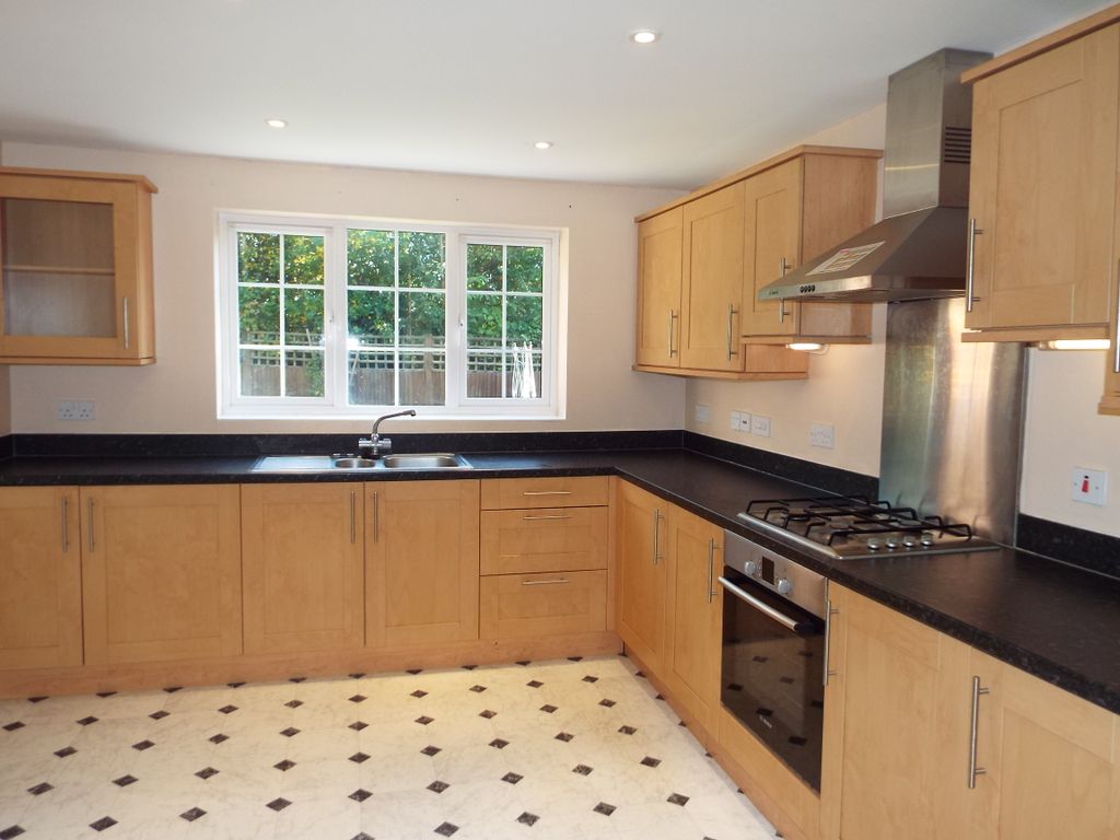 Property photo 2 of 7 Kitchen