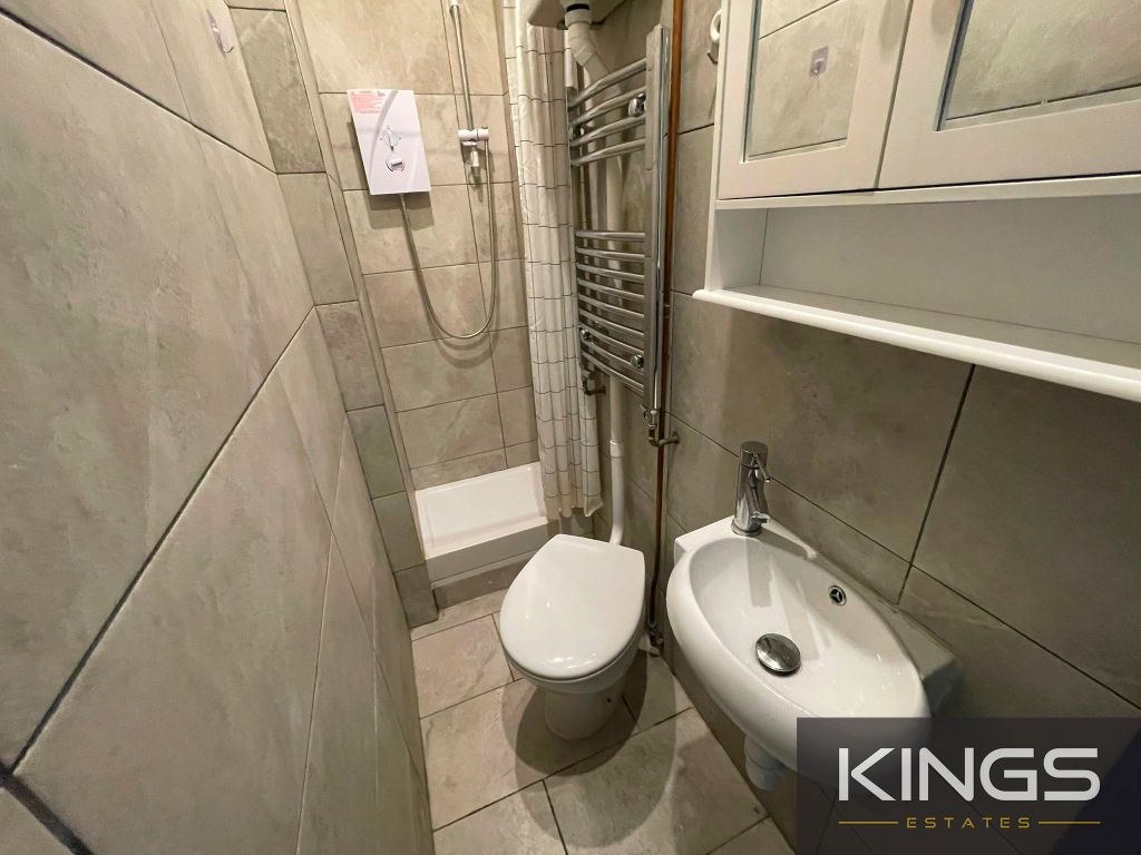 Property photo 3 of 4 Room B 721 Portswood Road (2) Logo