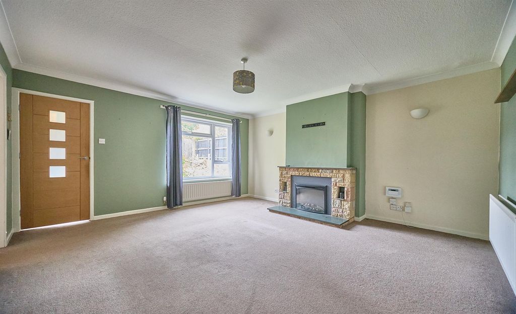 Property photo 3 of 10 Lounge To Front