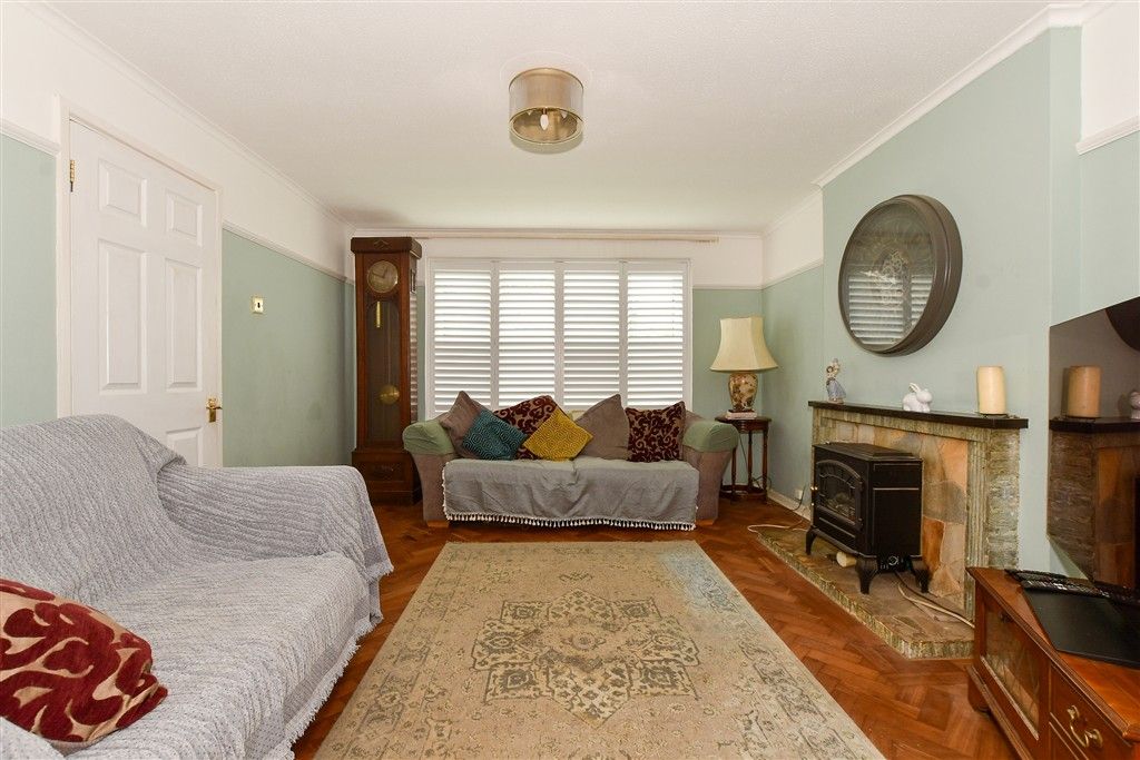 Property photo 3 of 10 Lounge
