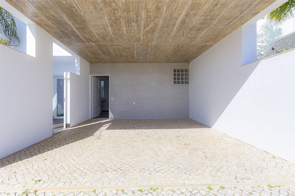 Property photo 3 of 46