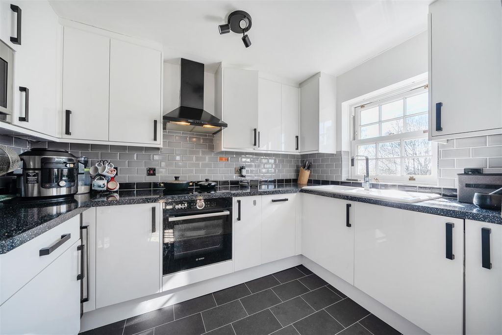 Property photo 2 of 14 1431308-3-69c5836188486.Jpg