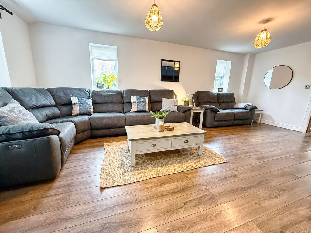 Property photo 2 of 28 Photo 21