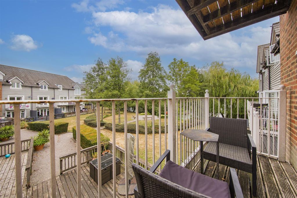 Property photo 2 of 18 Balcony